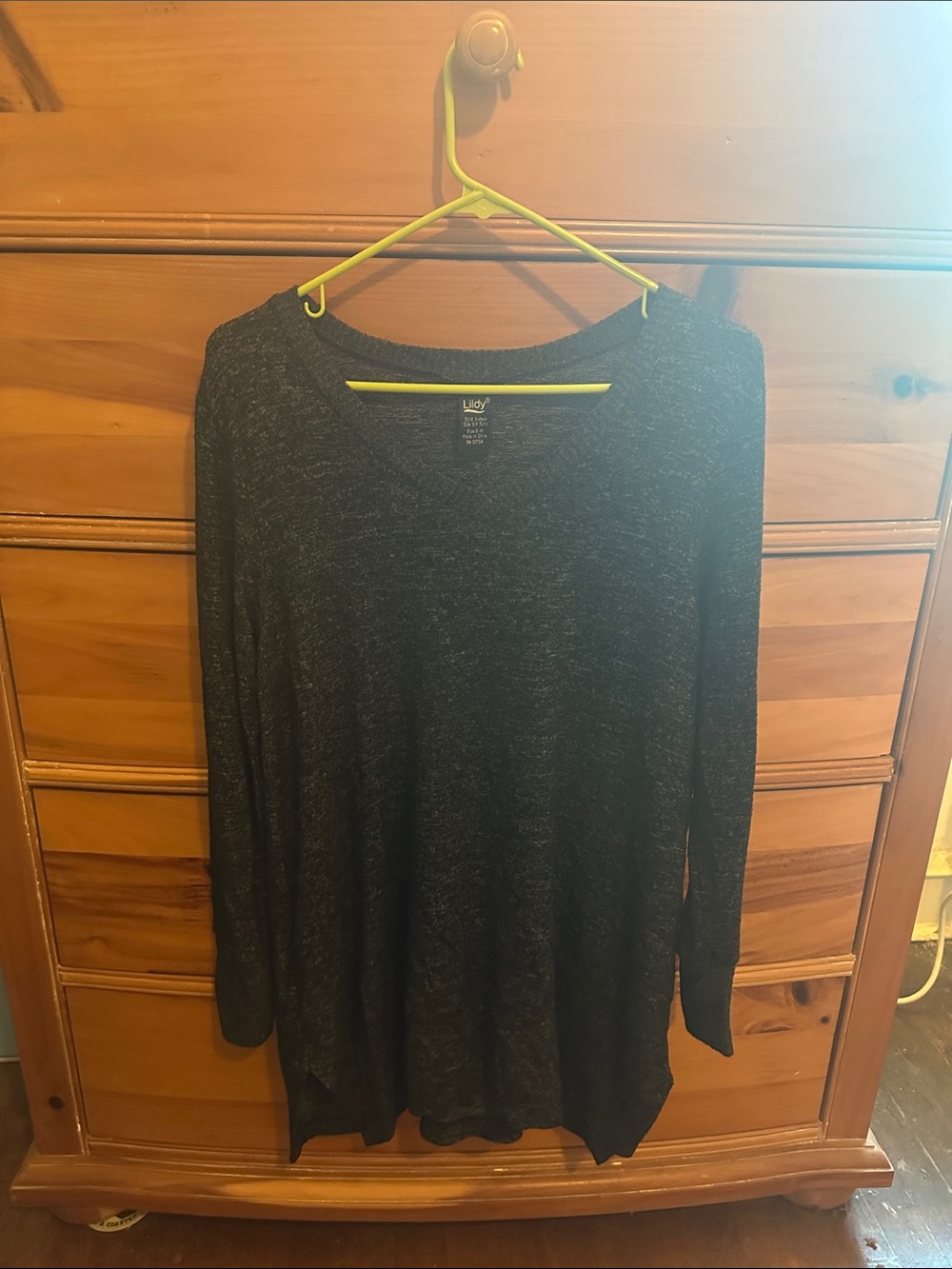 Women's Black Long-Sleeve V-Neck Tunic Top